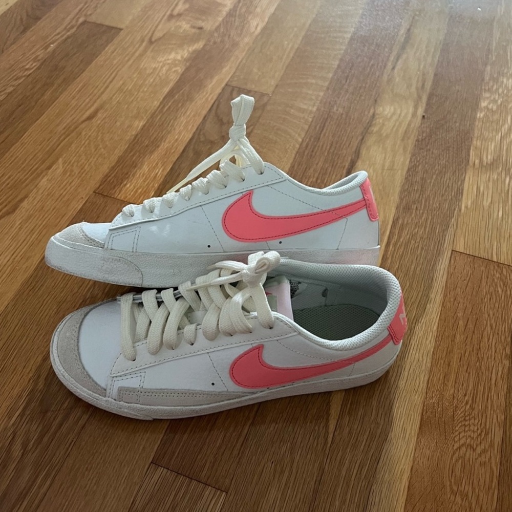 Nike Blazers Low ‘77. Sz Youth/Big Kids 6 (Women’s 8)